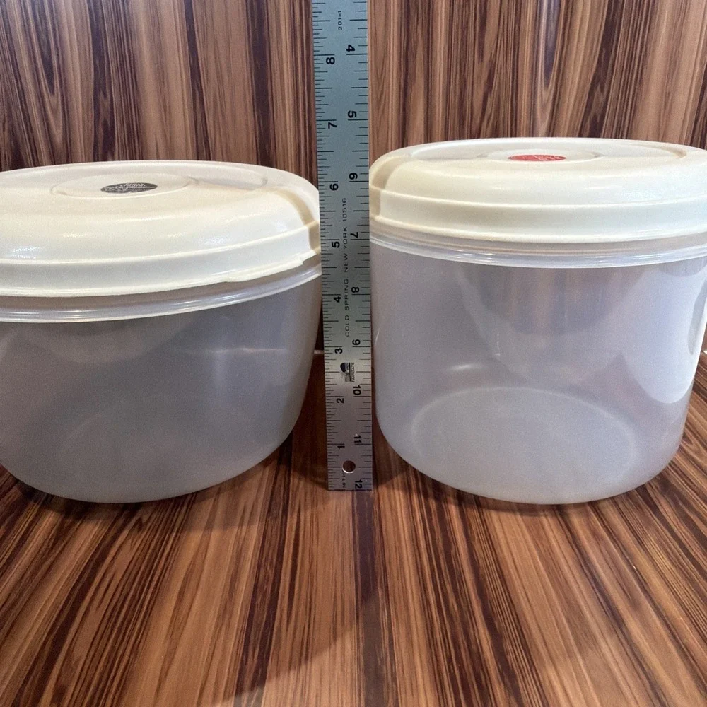 Vintage Rubbermaid Servin Saver Containers Set Of 2-10 Cups #9 & 12Cup #4 Almond